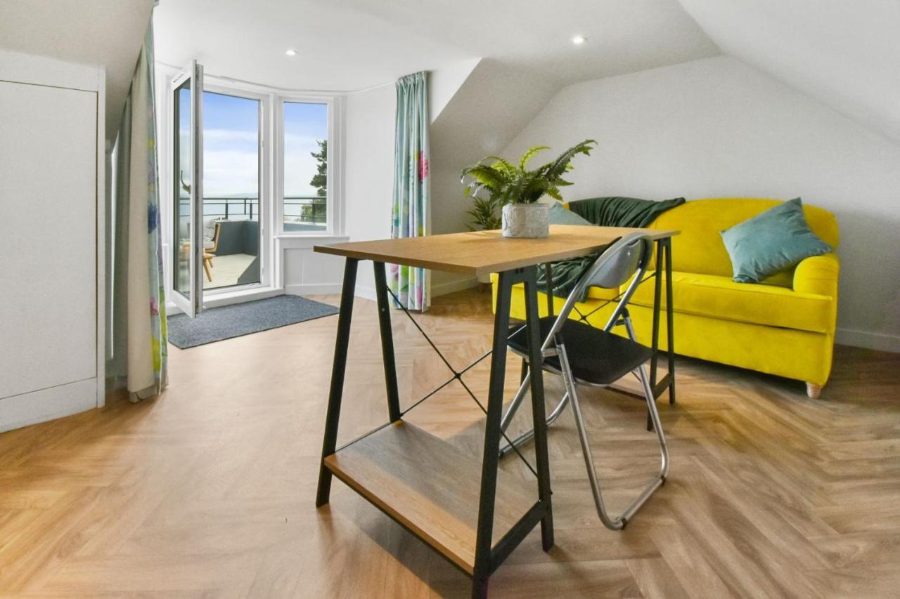 Seaside Luxury Escape Apartment *